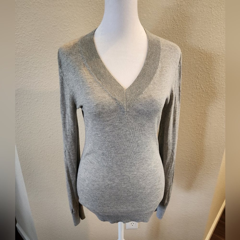 Gap sweater